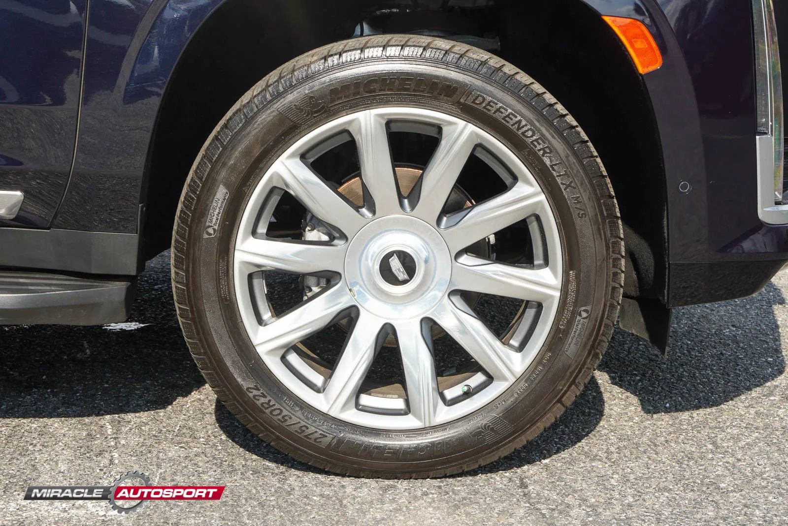 Used 2021 Cadillac Escalade ESV Premium Luxury Platinum AWD/4WD image 10