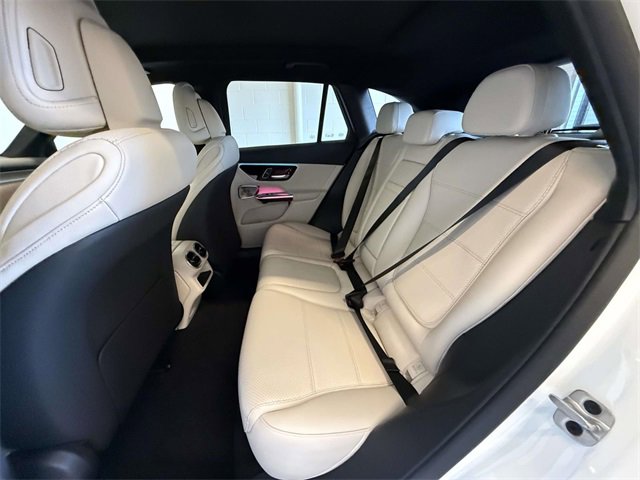 Used 2025 Mercedes-Benz GLC 300 4MATIC image 19