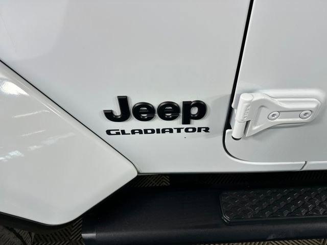 Used 2022 Jeep Gladiator Sport image 10