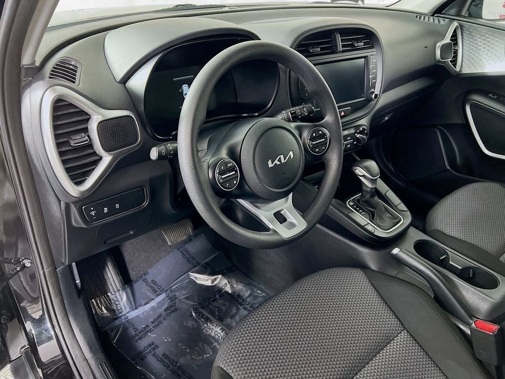 Certified 2023 Kia Soul LX w/ LX Technology Package FWD image 17