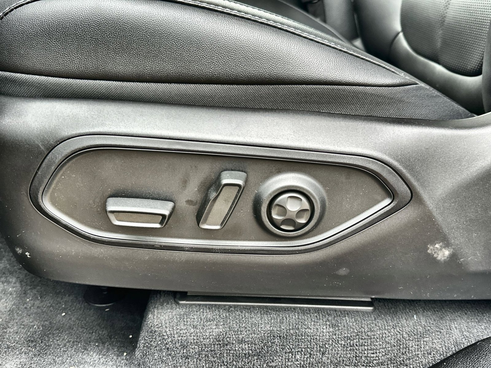 New 2025 Jeep Grand Cherokee Limited w/ Luxury Tech Group II image 14