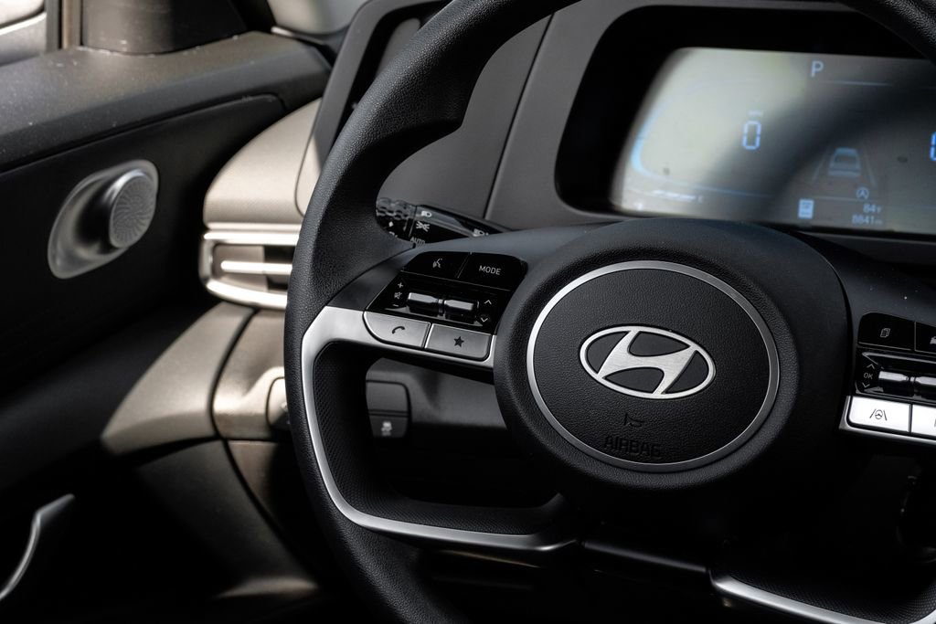 Used 2025 Hyundai Elantra SE image 22