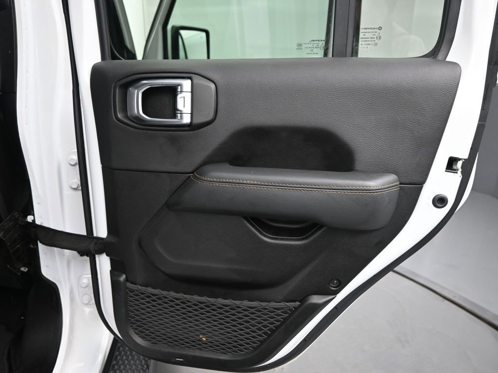 Used 2023 Jeep Gladiator Overland image 16