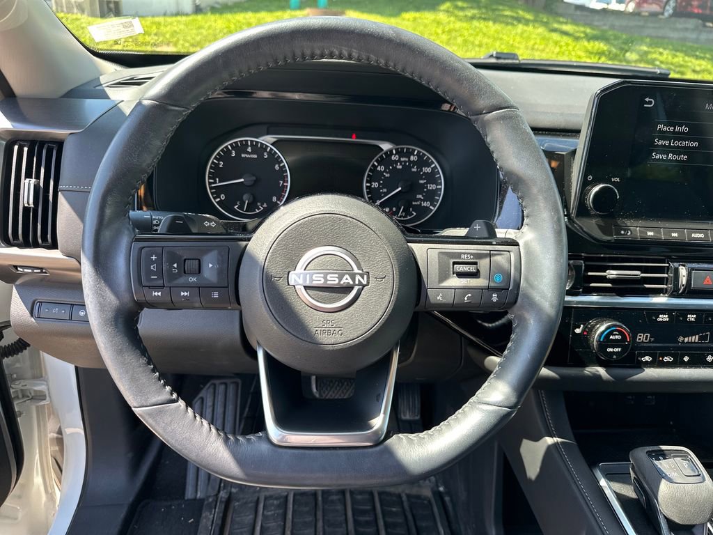 Used 2024 Nissan Pathfinder SL FWD image 15