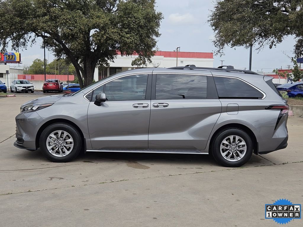Used 2026 Toyota Sienna LE image 4