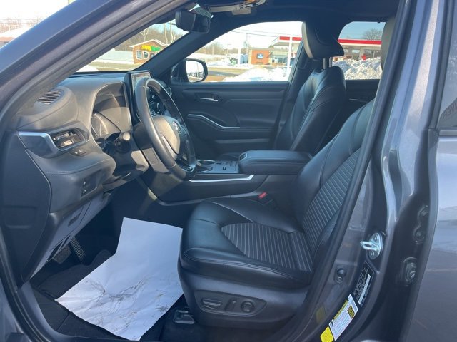 Used 2021 Toyota Highlander XSE image 11