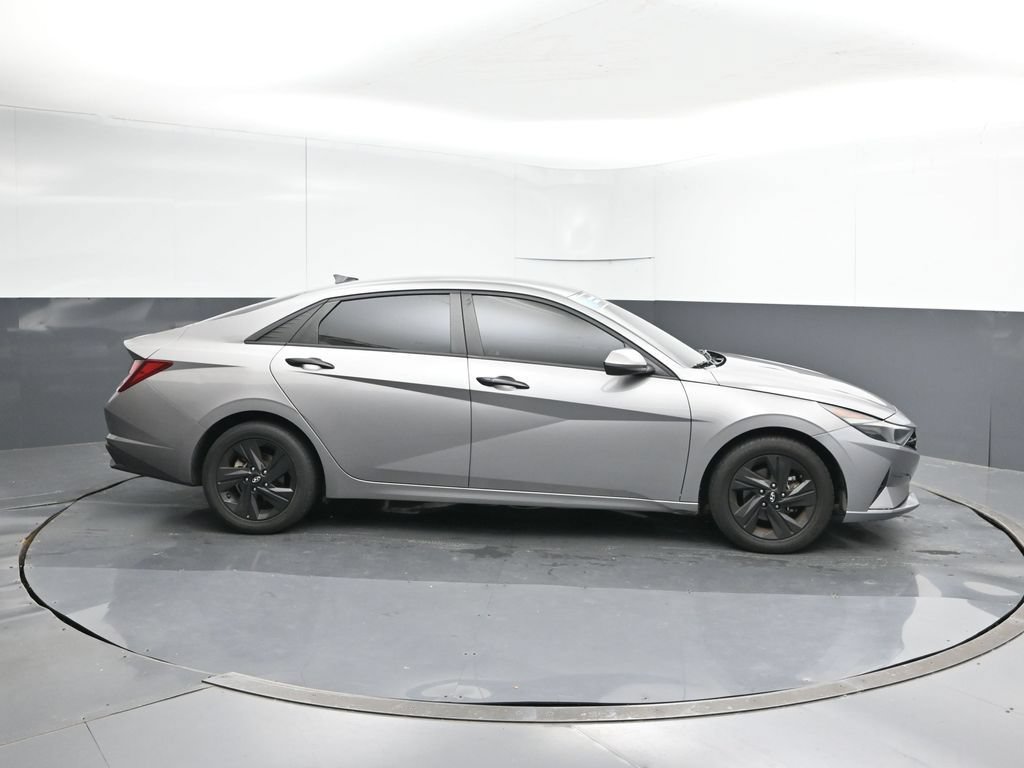 Used 2023 Hyundai Elantra SEL w/ Cargo Package FWD image 6