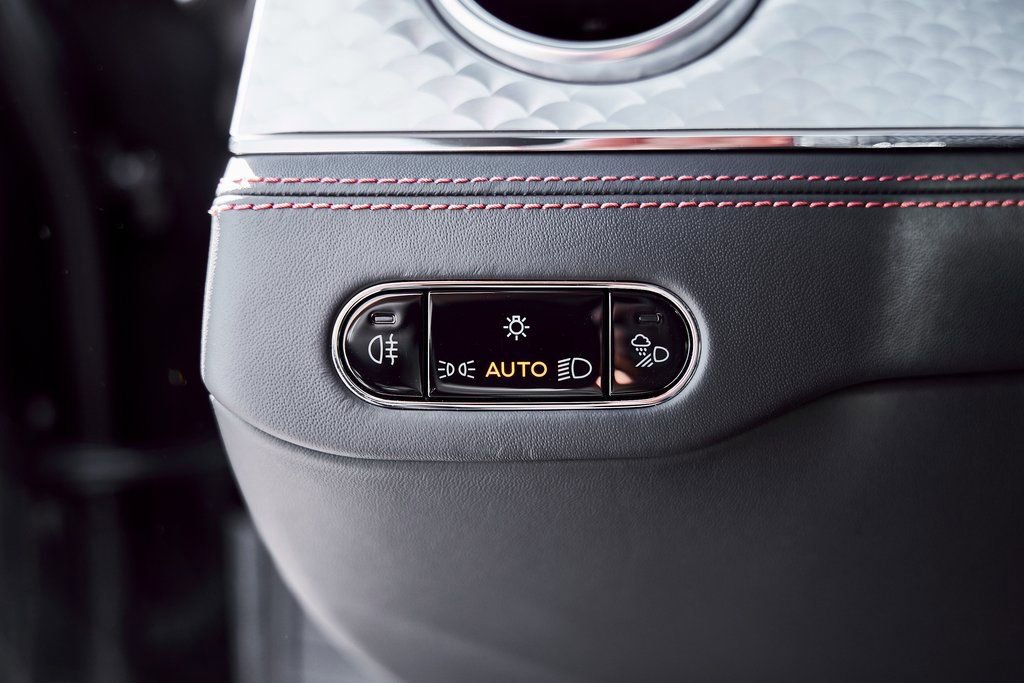 Used 2023 Bentley Flying Spur V8 image 57