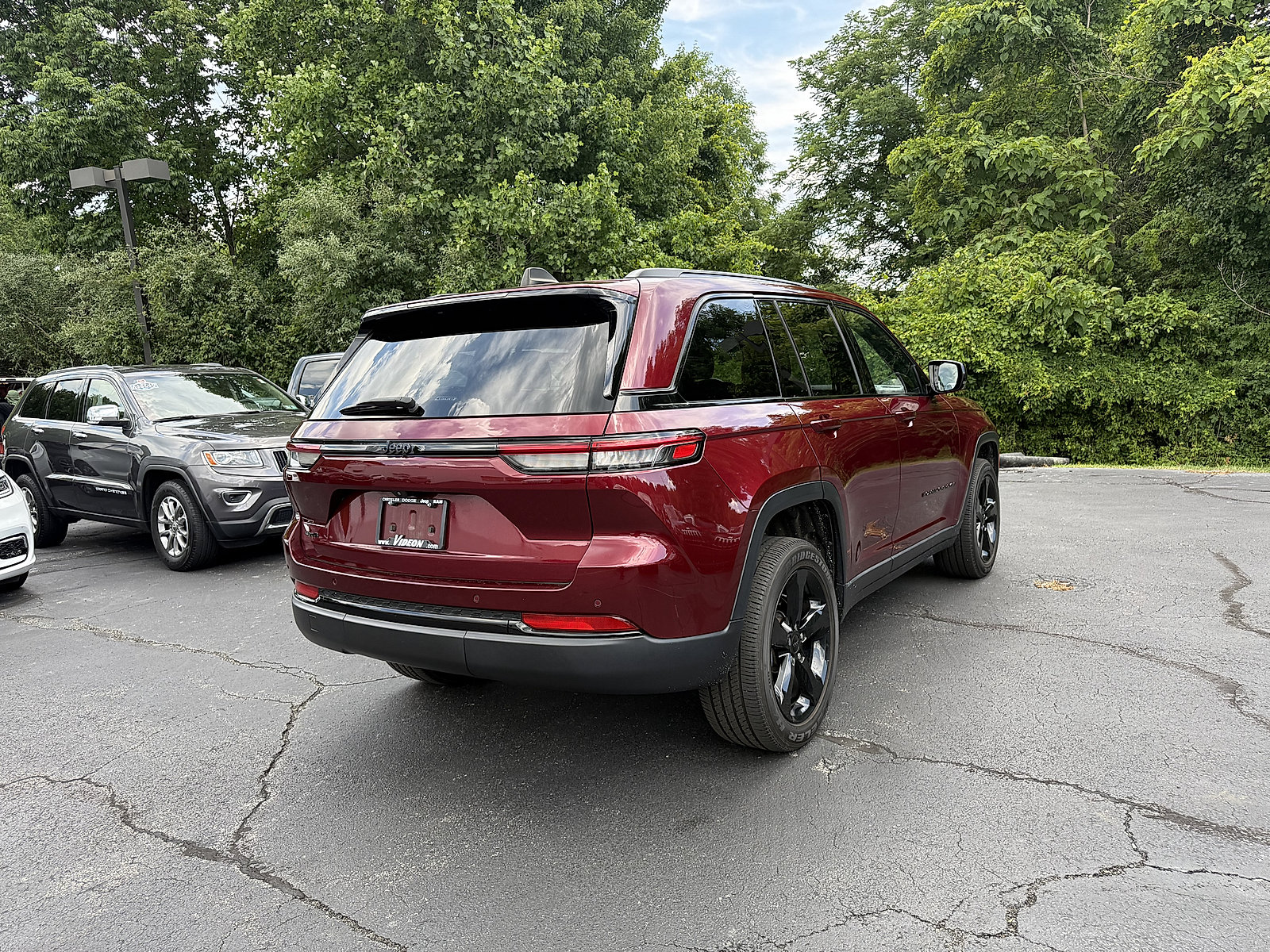 Used 2023 Jeep Grand Cherokee Altitude AWD/4WD image 6