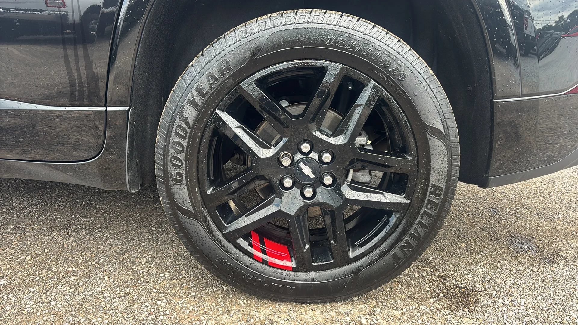 Used 2019 Chevrolet Traverse Premier w/ Redline Edition FWD image 2