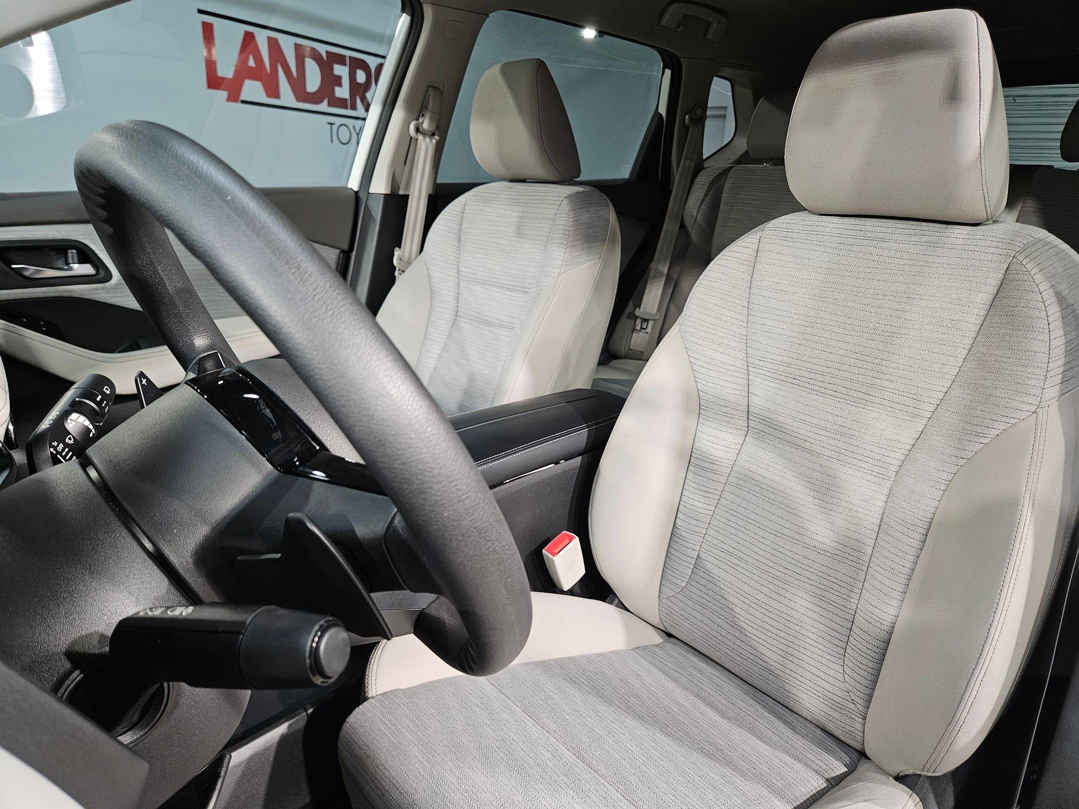 Used 2023 Nissan Rogue SV image 24