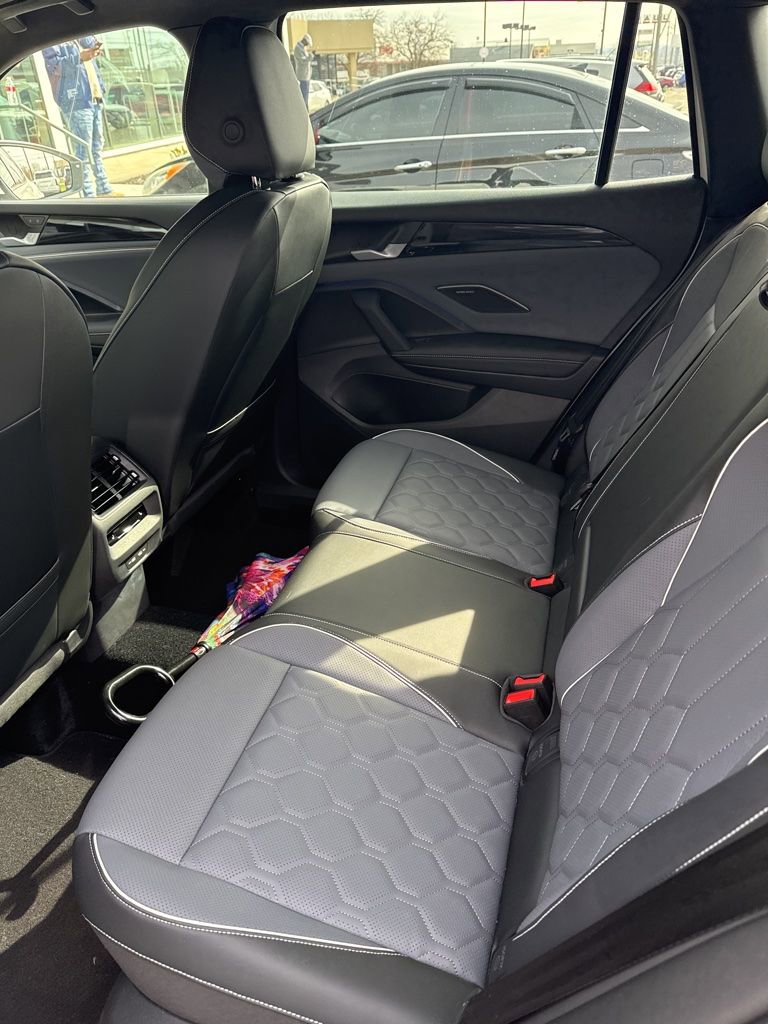 Used 2025 Volkswagen Tiguan SEL R-Line image 4