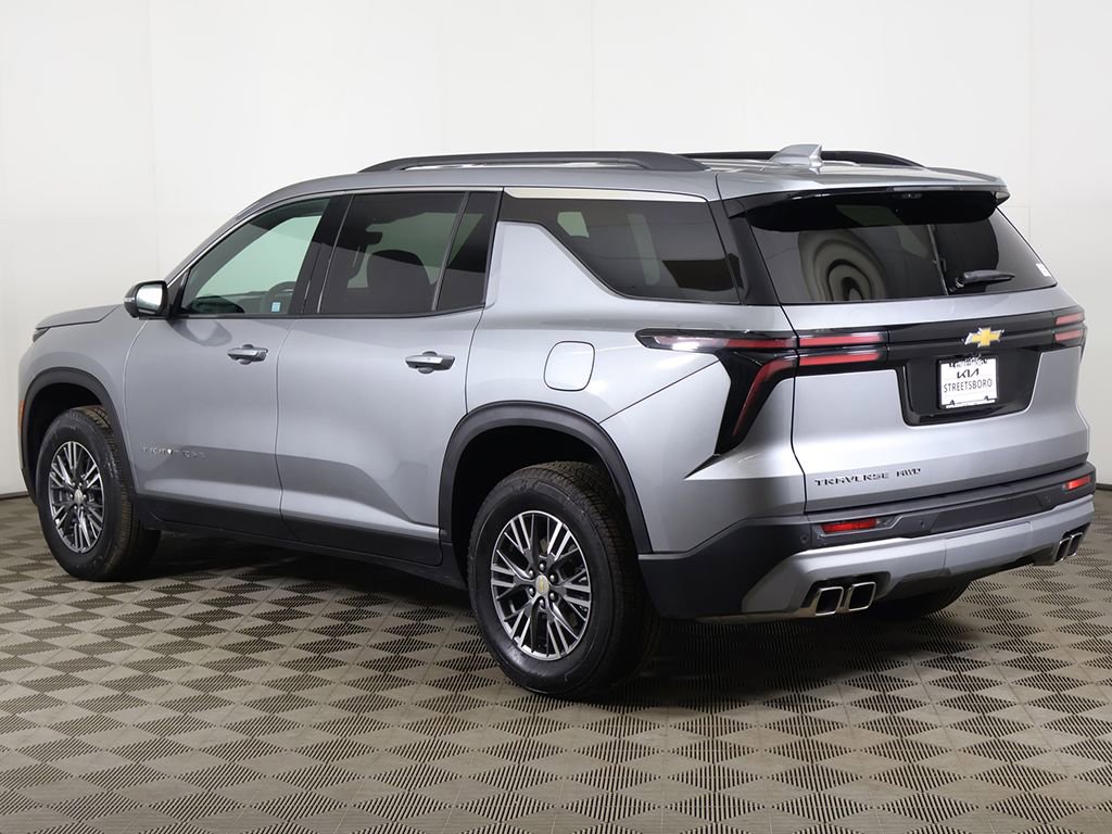 Used 2026 Chevrolet Traverse LT w/ Driver Confidence Package image 9
