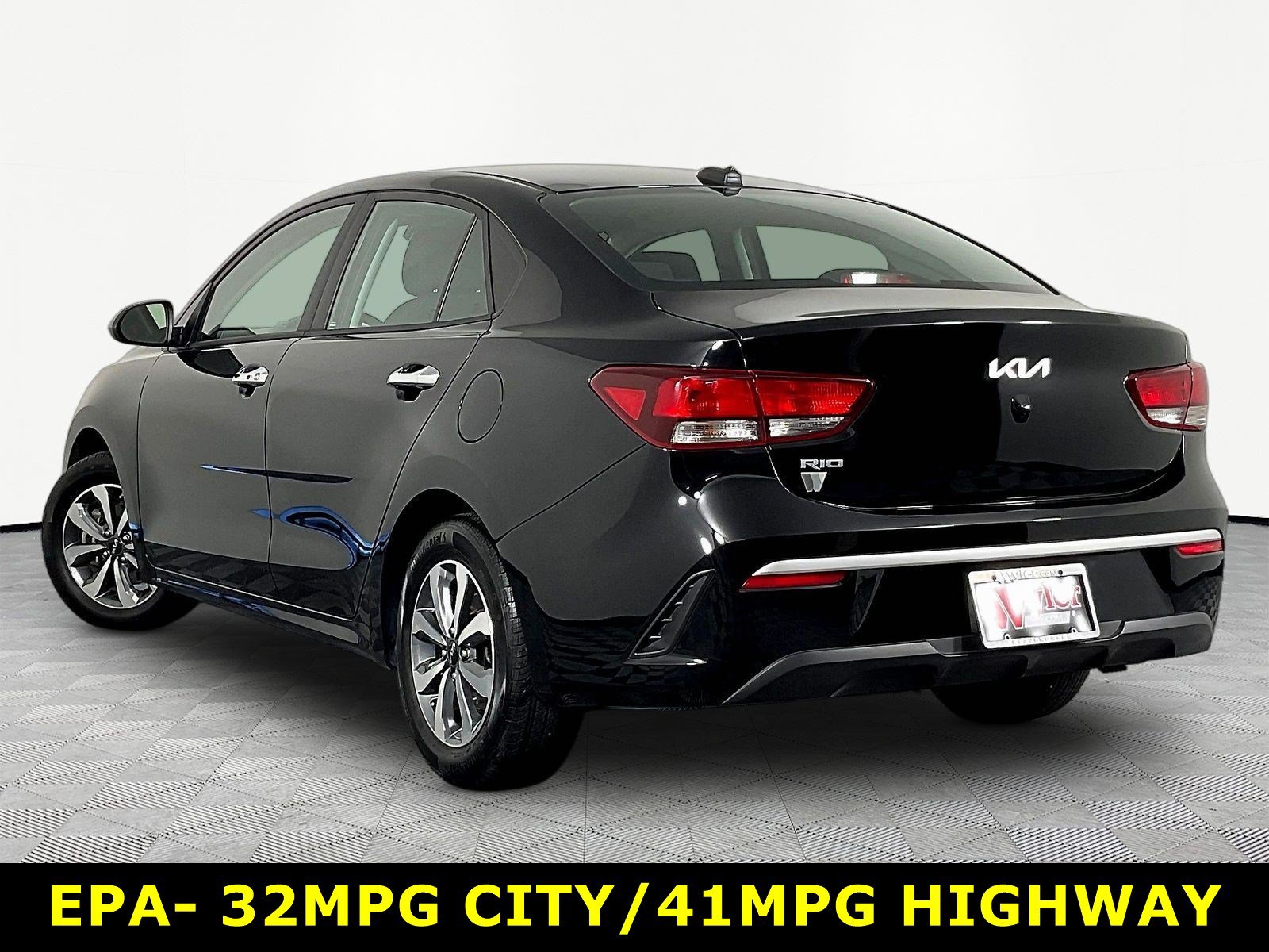 Used 2023 Kia Rio S w/ Technology Package FWD image 4