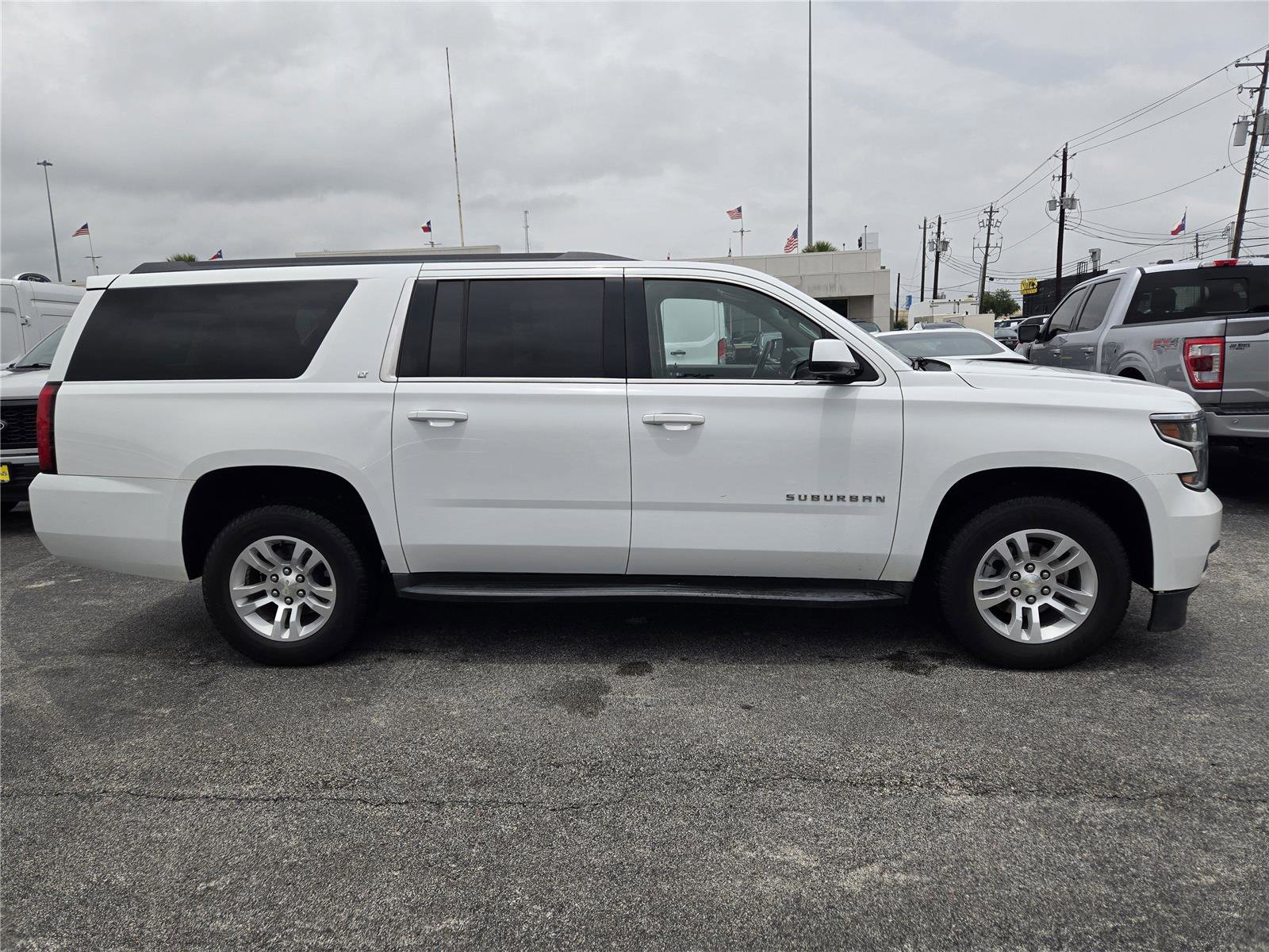 Used 2017 Chevrolet Suburban LT AWD/4WD image 4
