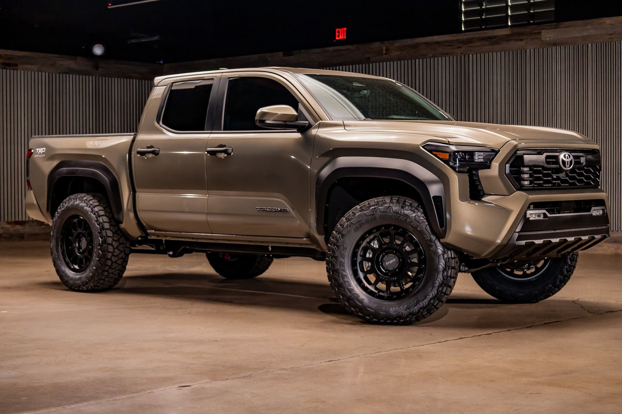 Used 2025 Toyota Tacoma TRD Off-Road image 1