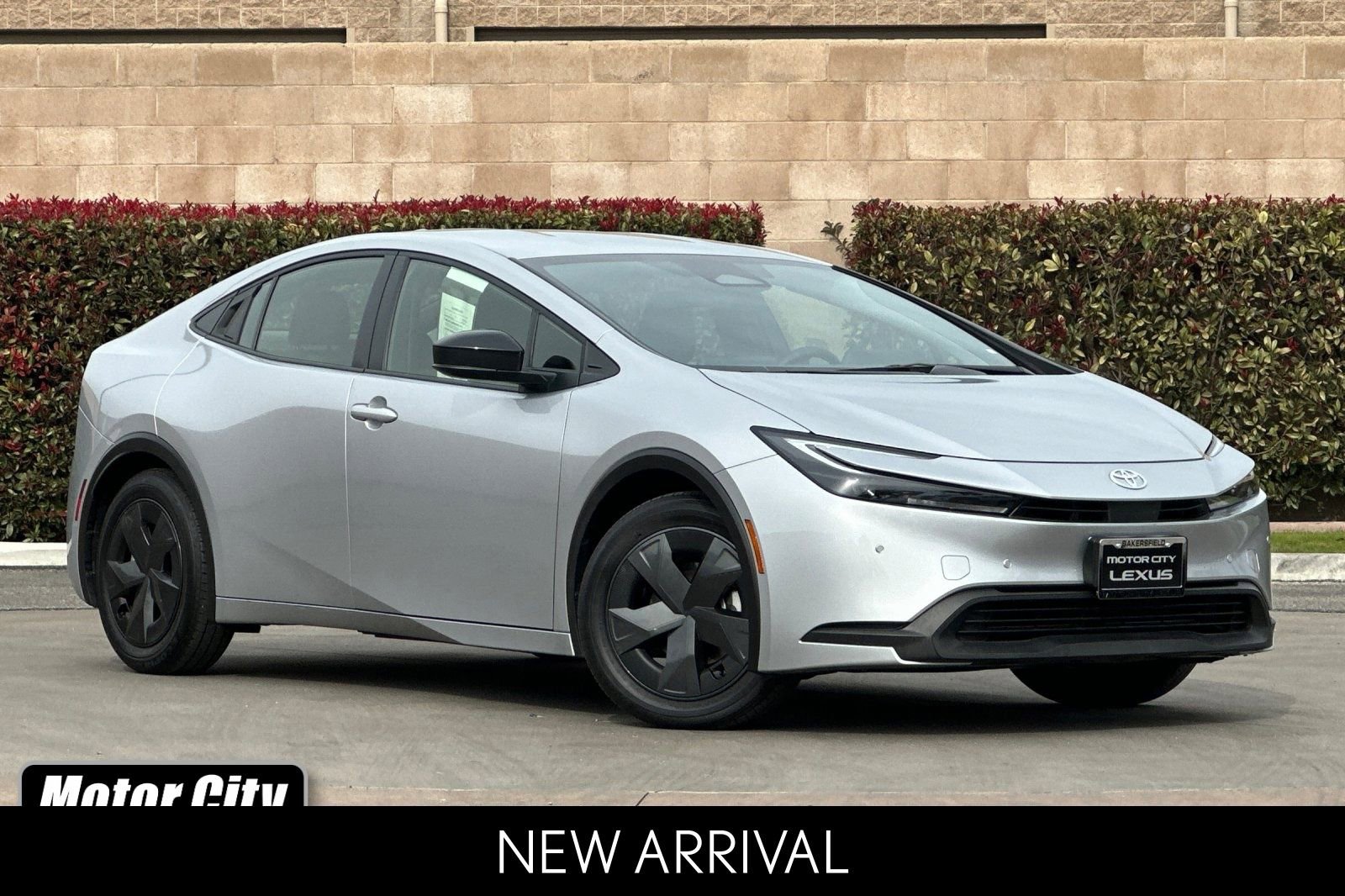 Used 2025 Toyota Prius LE image 1