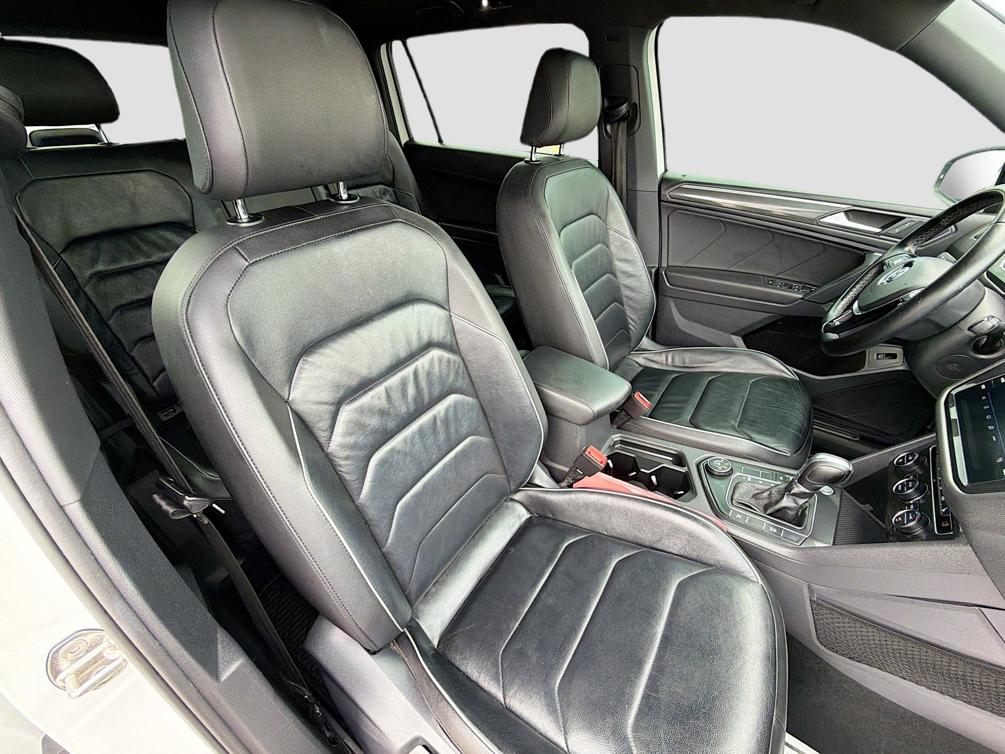 Used 2019 Volkswagen Tiguan SEL Premium AWD/4WD image 14