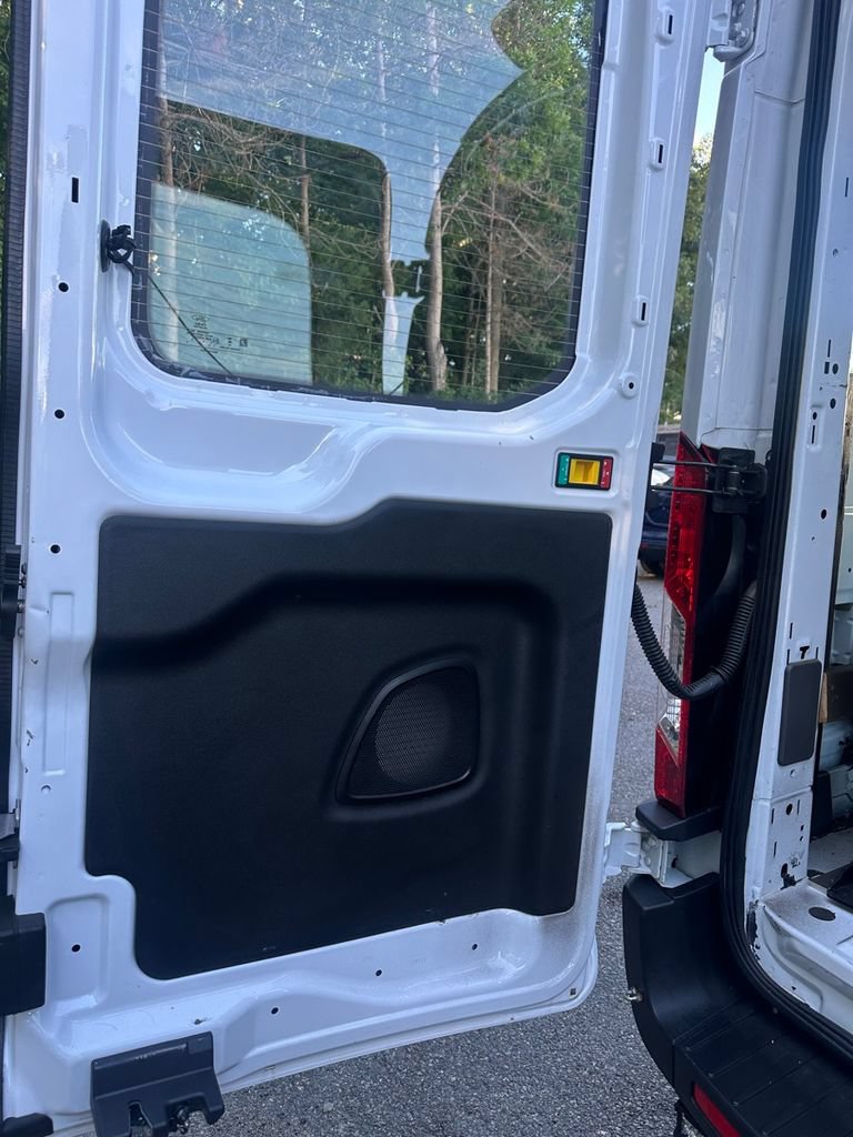 Used 2023 Ford E-Transit Medium Roof RWD image 21