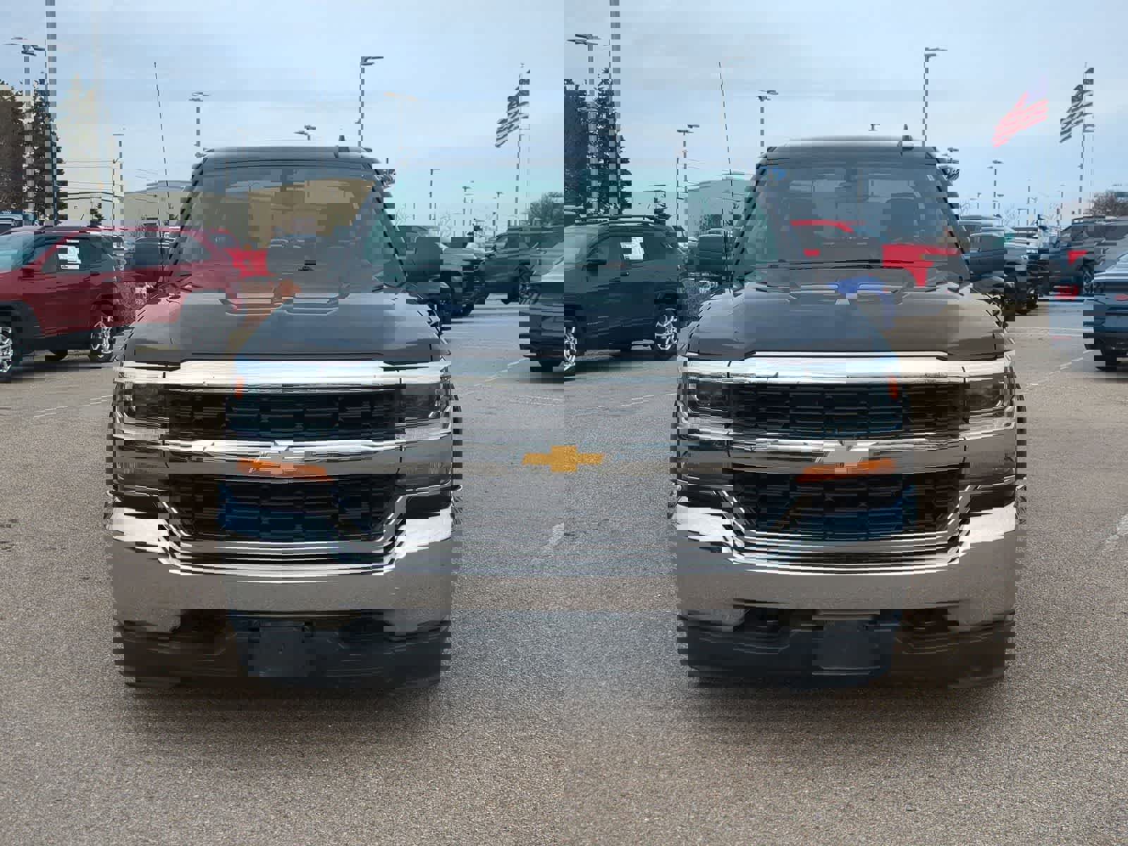 Used 2018 Chevrolet Silverado 1500 LT AWD/4WD image 3