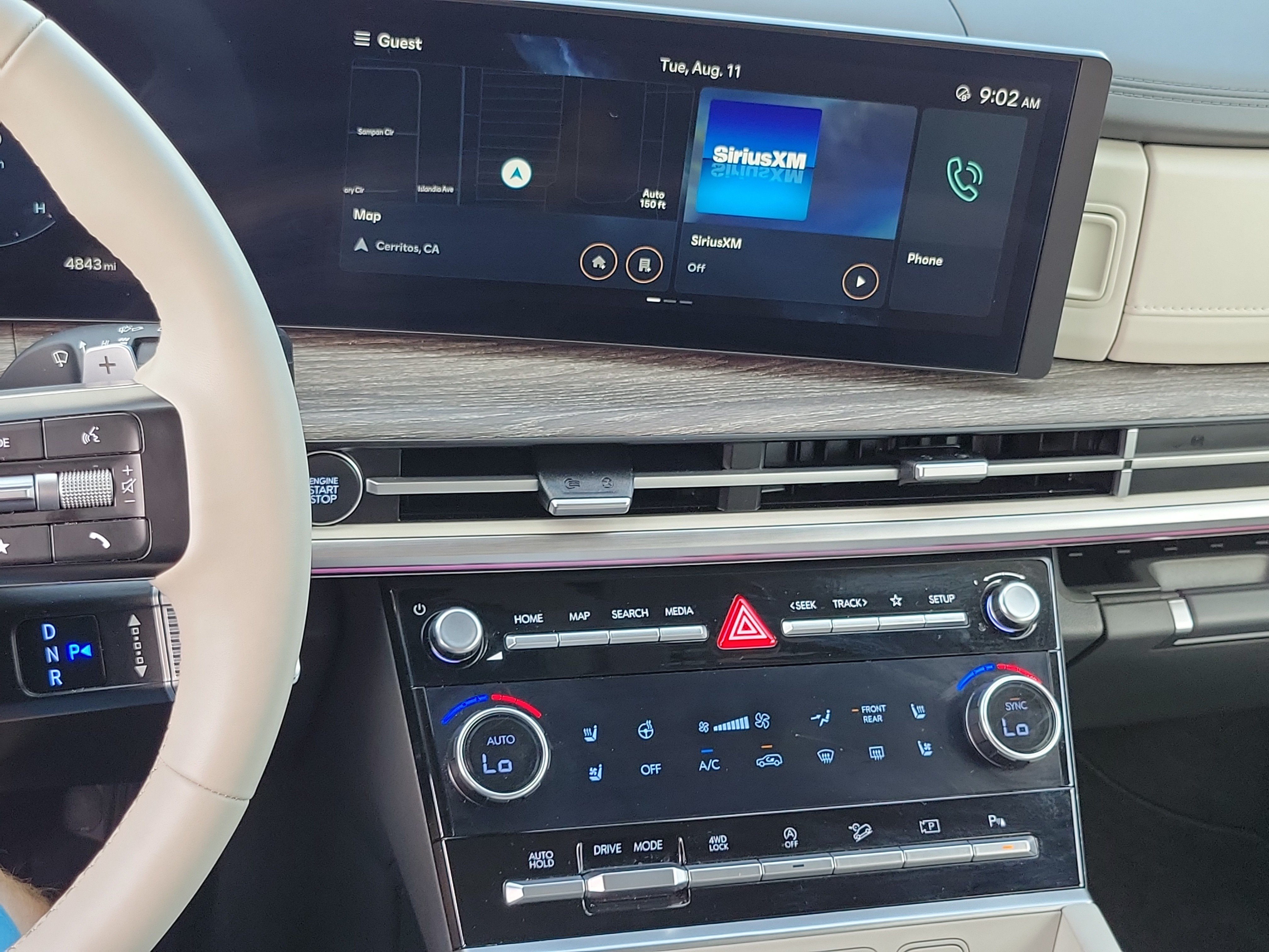 Certified 2025 Hyundai Santa Fe Limited AWD/4WD image 15