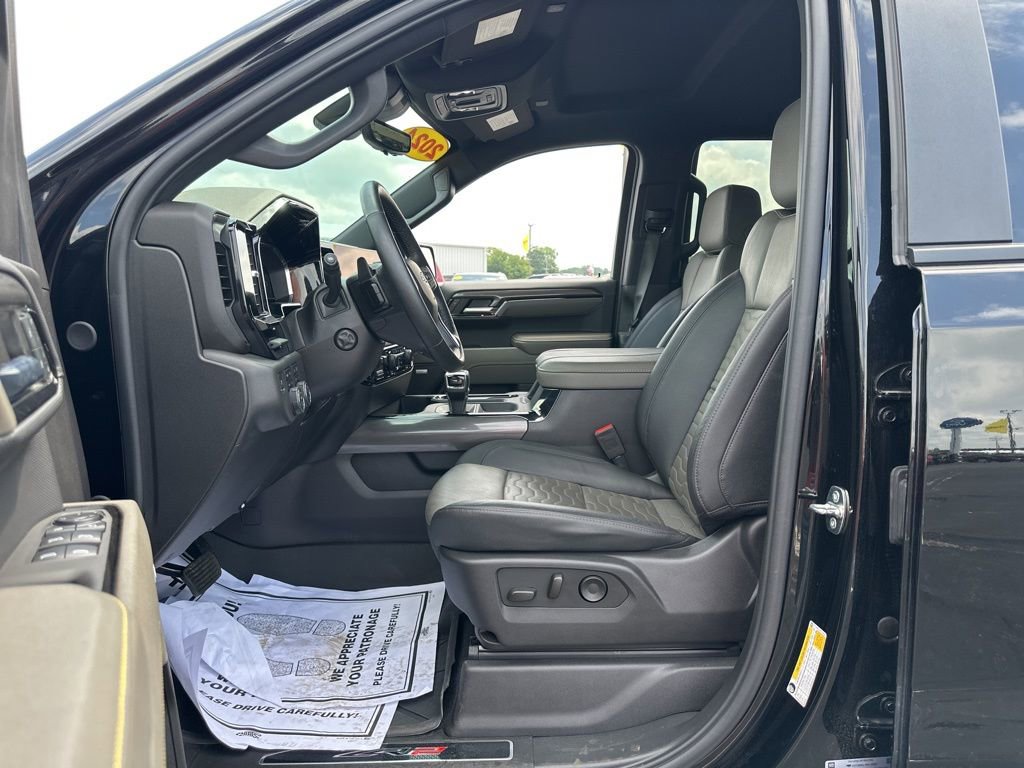 Used 2024 Chevrolet Silverado 1500 ZR2 w/ Technology Package image 8
