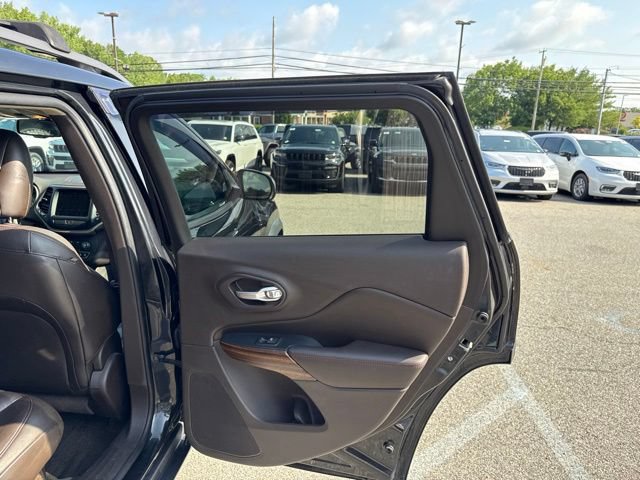 Used 2016 Jeep Cherokee Trailhawk w/ Comfort/Convenience Group AWD/4WD image 15