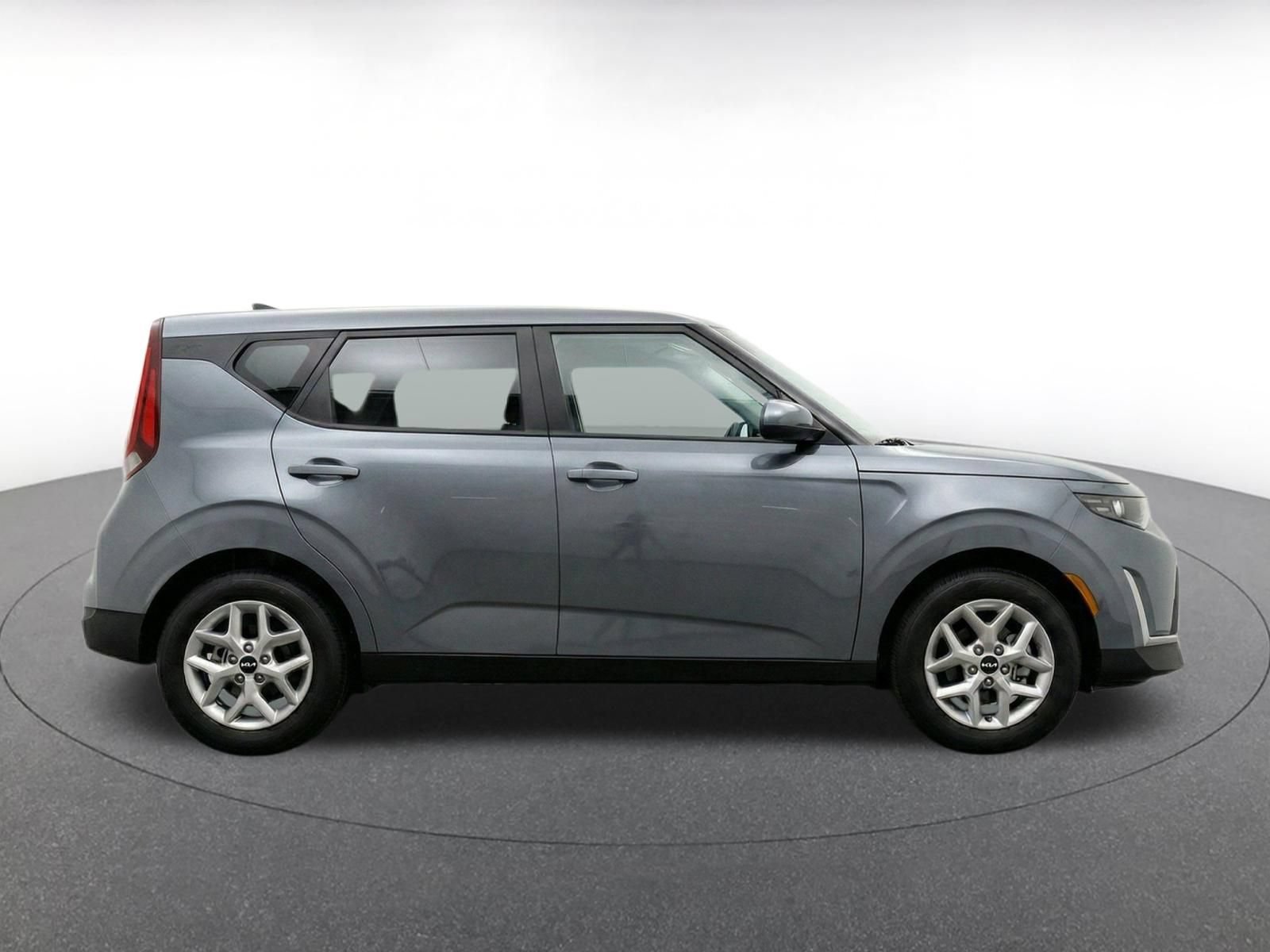 Used 2025 Kia Soul LX w/ LX Technology Package FWD image 10