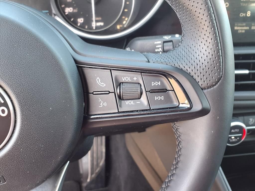 Used 2023 Alfa Romeo Giulia Ti image 34