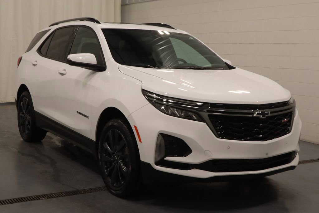 Used 2022 Chevrolet Equinox RS w/ RS Leather Package AWD/4WD image 2