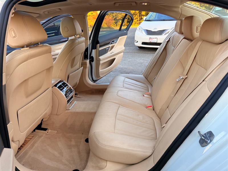 Used 2016 BMW 740i image 26