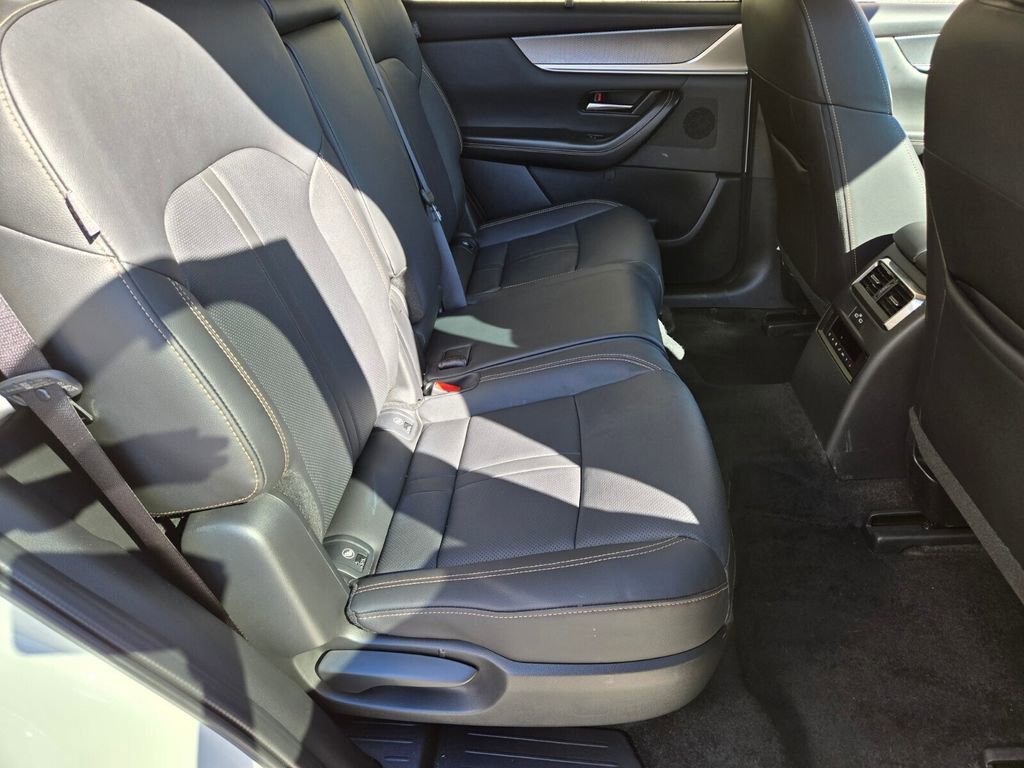 Used 2025 MAZDA CX-70 Plug-In Hybrid w/ Premium Pkg image 19