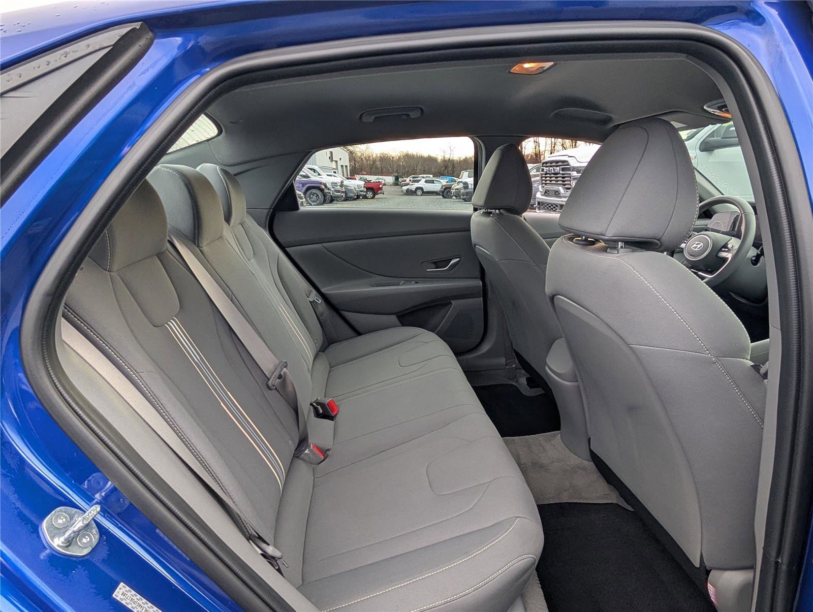 Used 2023 Hyundai Elantra SEL w/ Convenience Package image 11