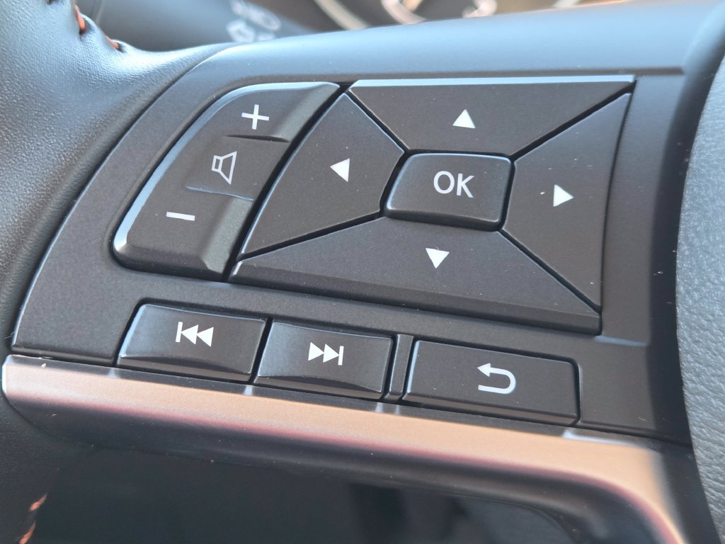 Certified 2025 Nissan Sentra SR FWD image 13