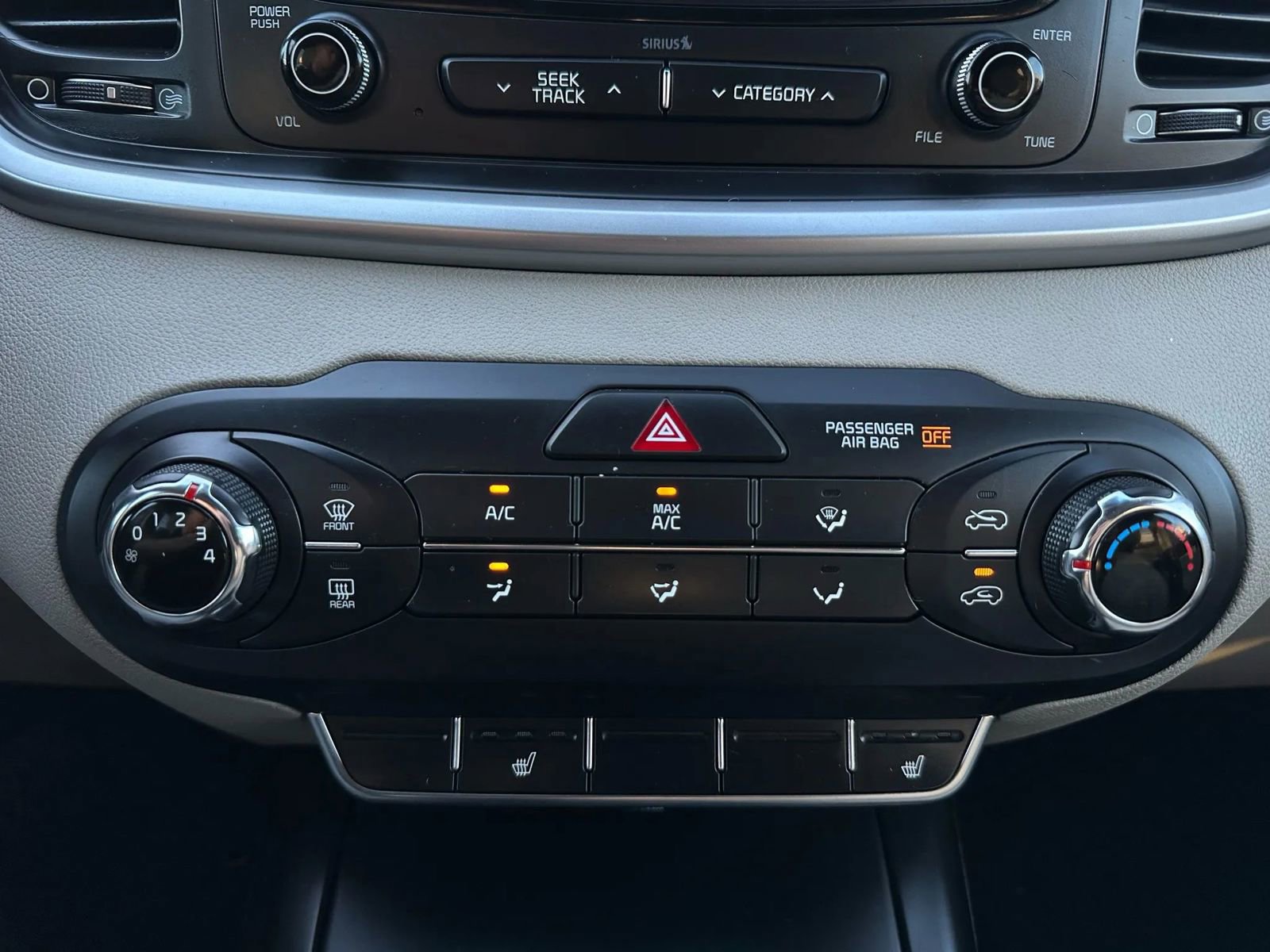 Used 2016 Kia Sorento LX w/ LX Convenience Package image 30