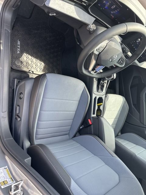 New 2025 Volkswagen Jetta SE image 9