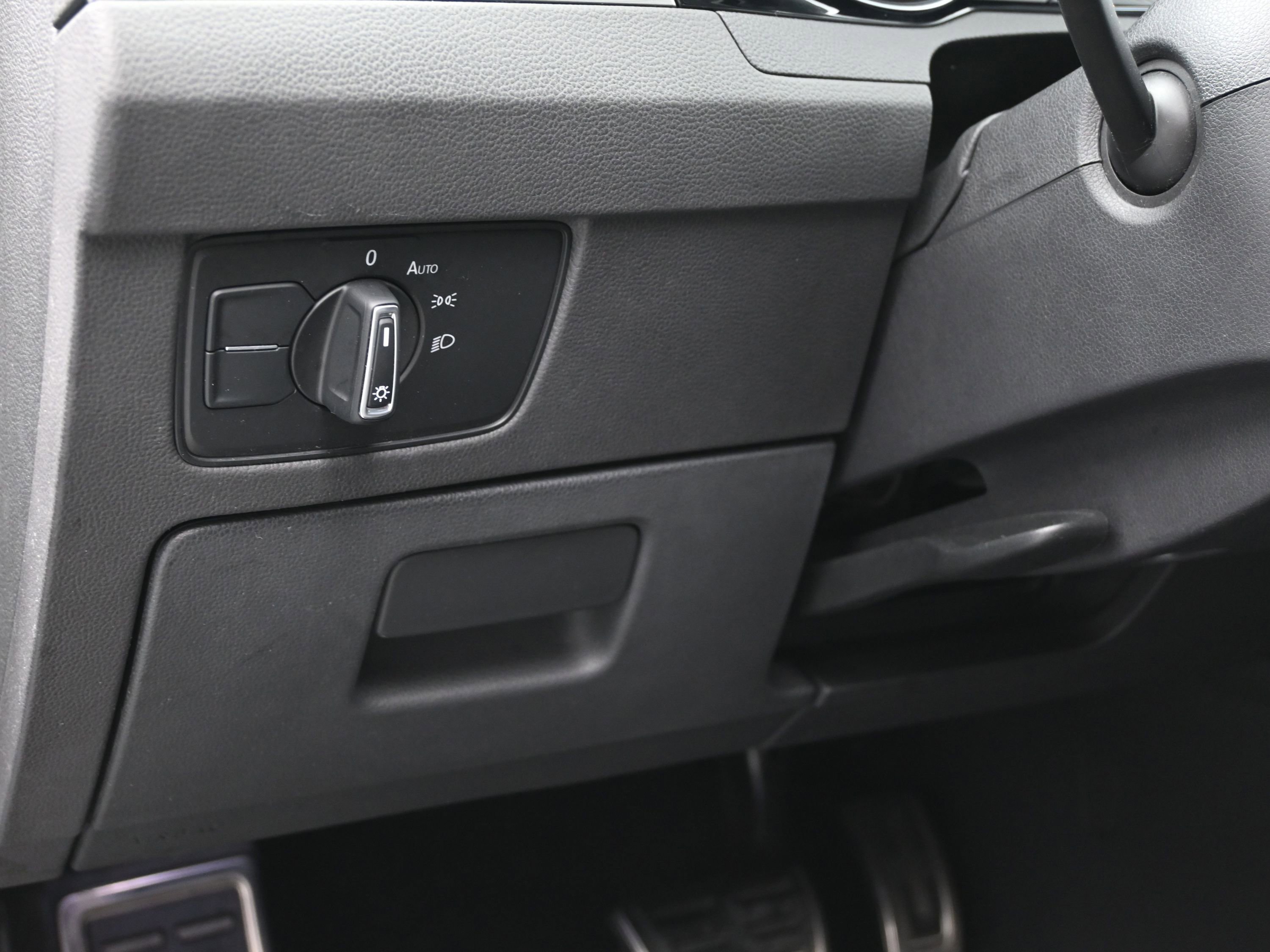 Used 2019 Volkswagen Arteon SE image 23