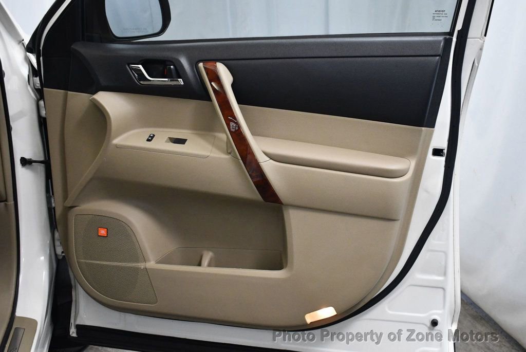 Used 2012 Toyota Highlander Limited w/ Tow Pkg image 13