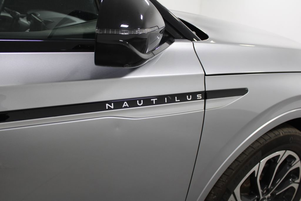 Used 2024 Lincoln Nautilus Reserve image 12