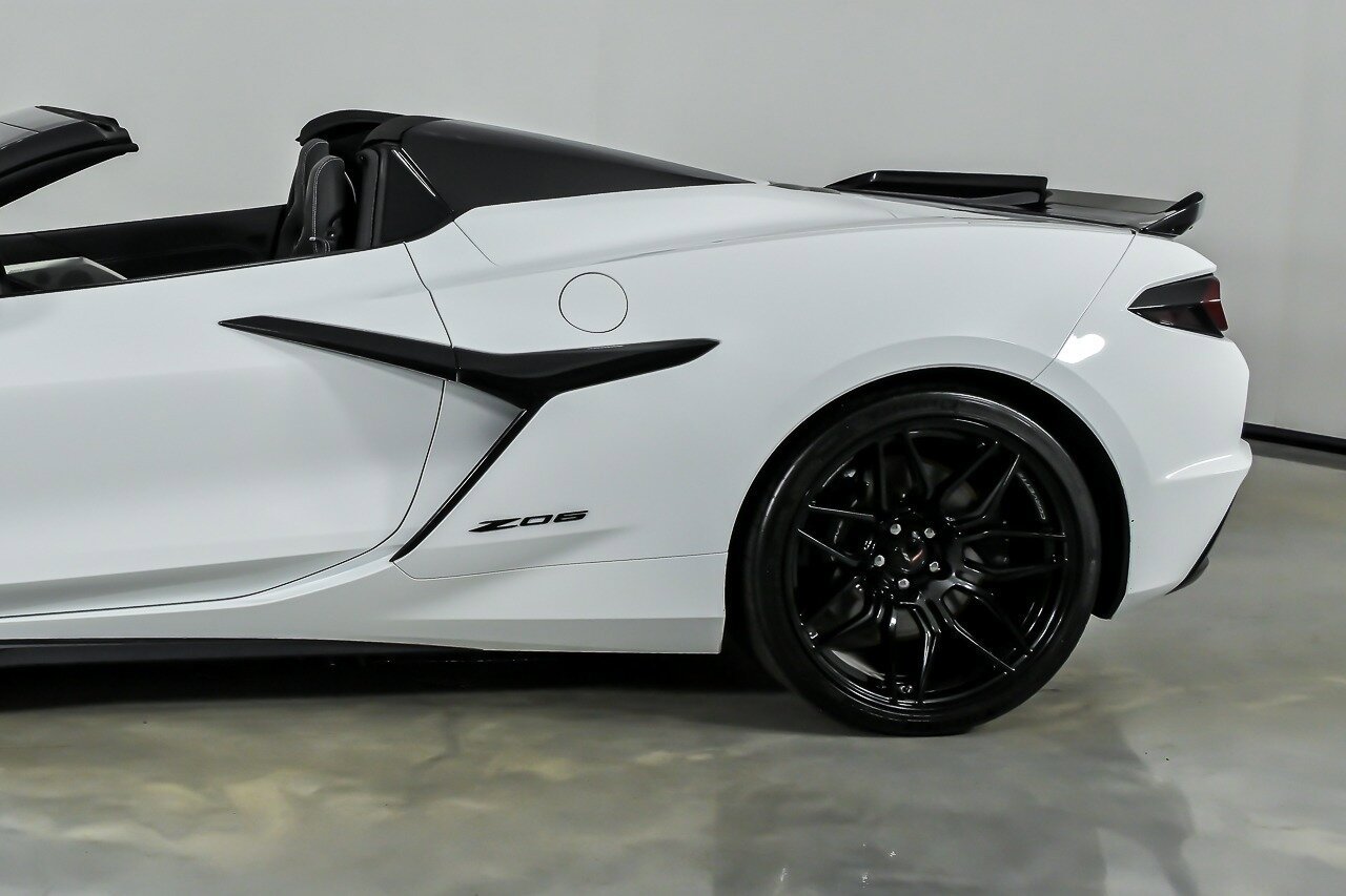 Used 2024 Chevrolet Corvette Z06 RWD image 8