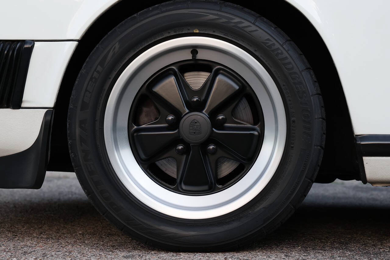 Used 1989 Porsche 911 Carrera RWD image 13