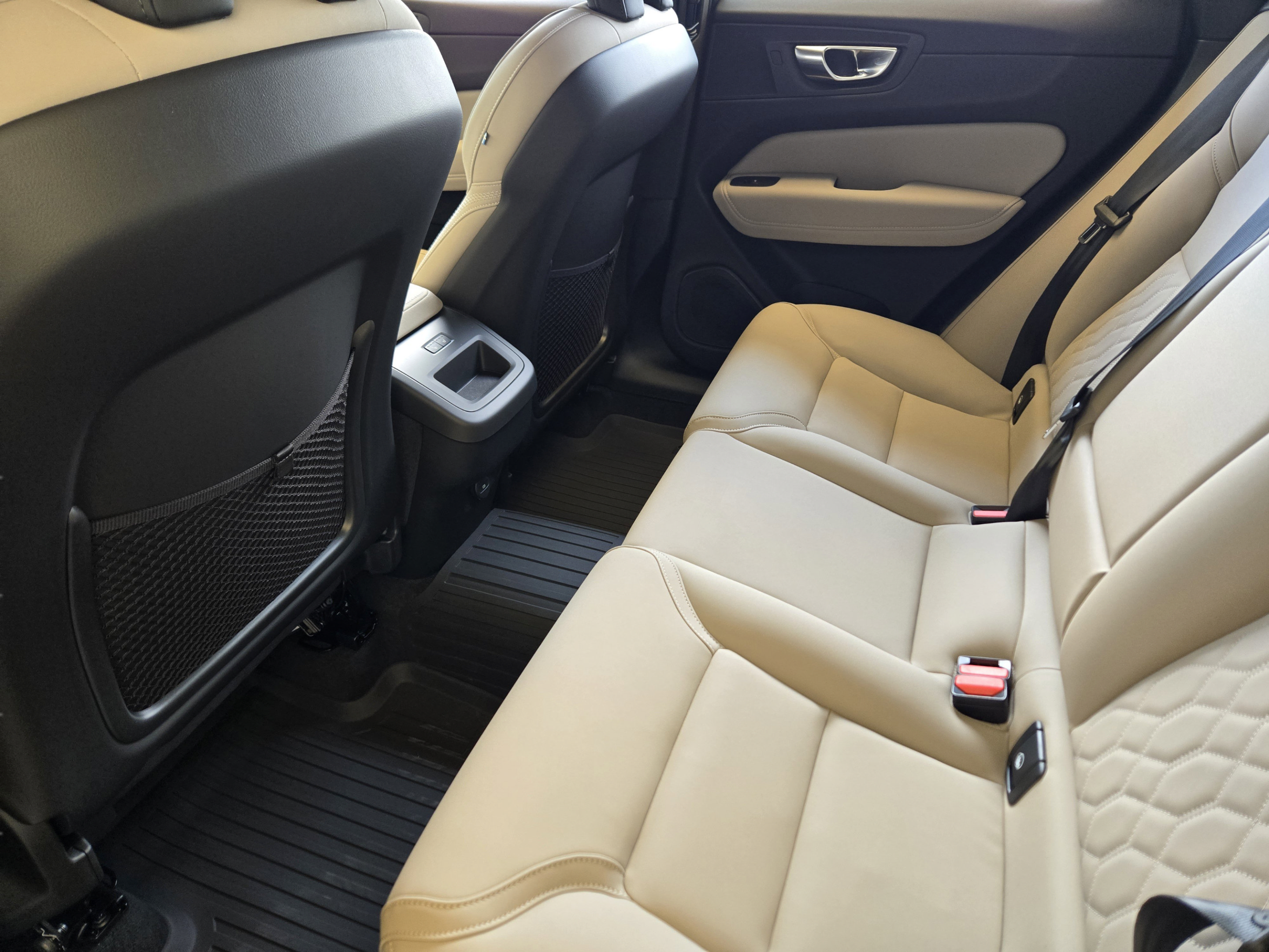 New 2026 Volvo XC60 B5 Plus w/ Protection Package Premier AWD/4WD image 25