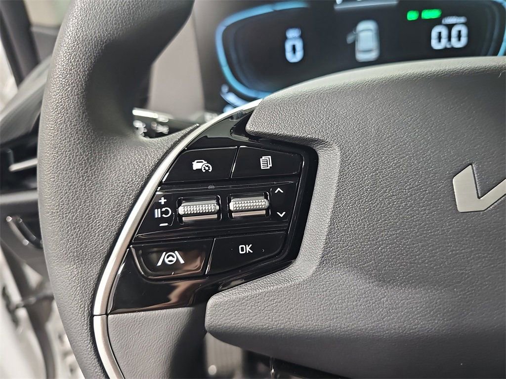 Used 2024 Kia Niro LX image 16