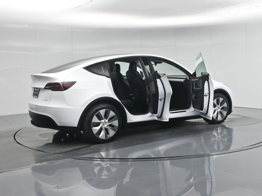 Used 2024 Tesla Model Y Long Range image 4