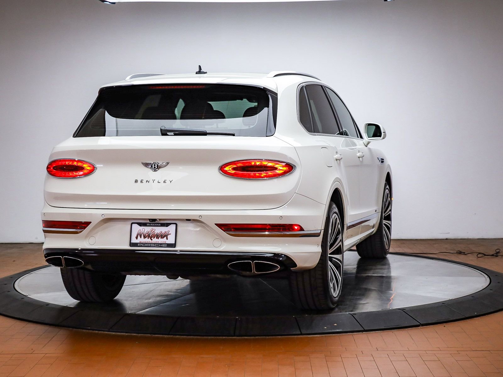 Used 2021 Bentley Bentayga image 4