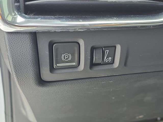 Used 2022 Cadillac XT4 Premium Luxury AWD/4WD image 17