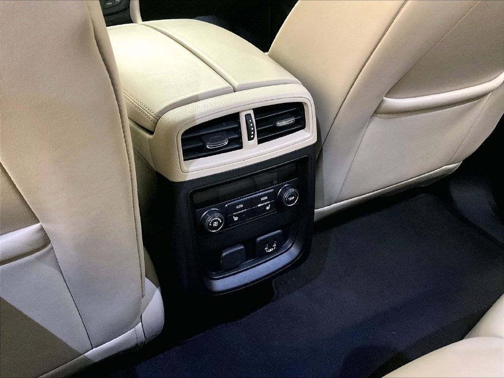 Used 2019 Buick Envision Essence AWD/4WD image 10