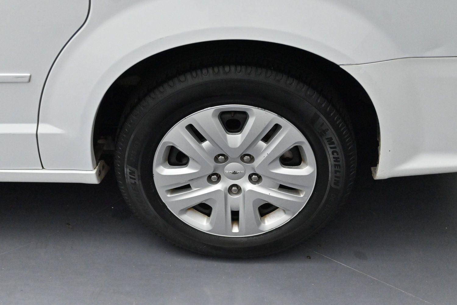 Used 2017 Dodge Grand Caravan SE FWD image 22
