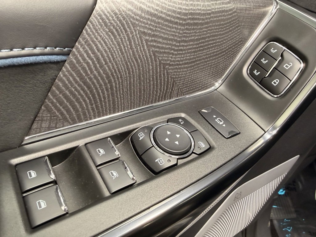 Used 2025 Ford F450 Platinum w/ FX4 Off-Road Package image 24