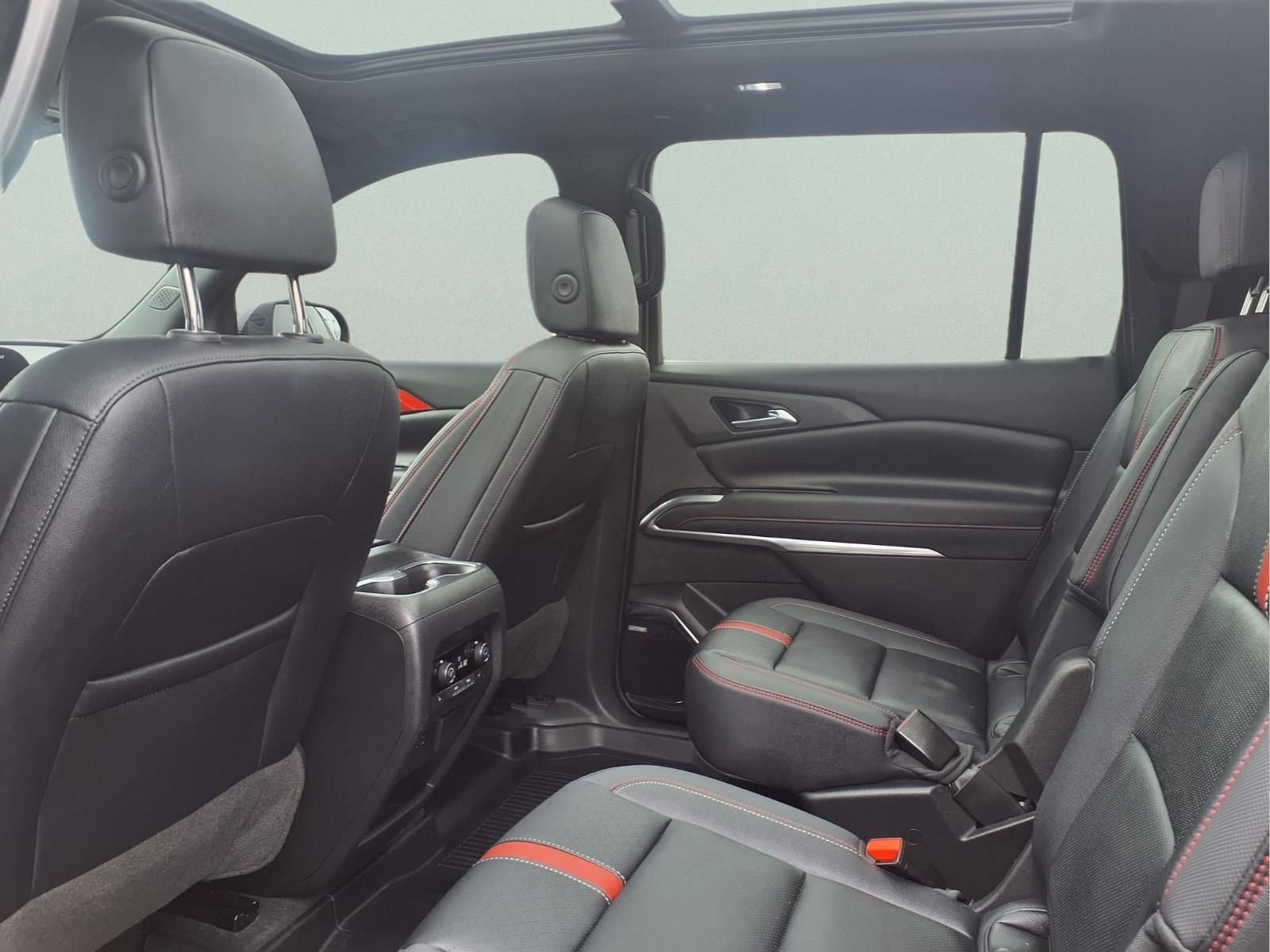 Used 2024 Chevrolet Traverse RS image 24